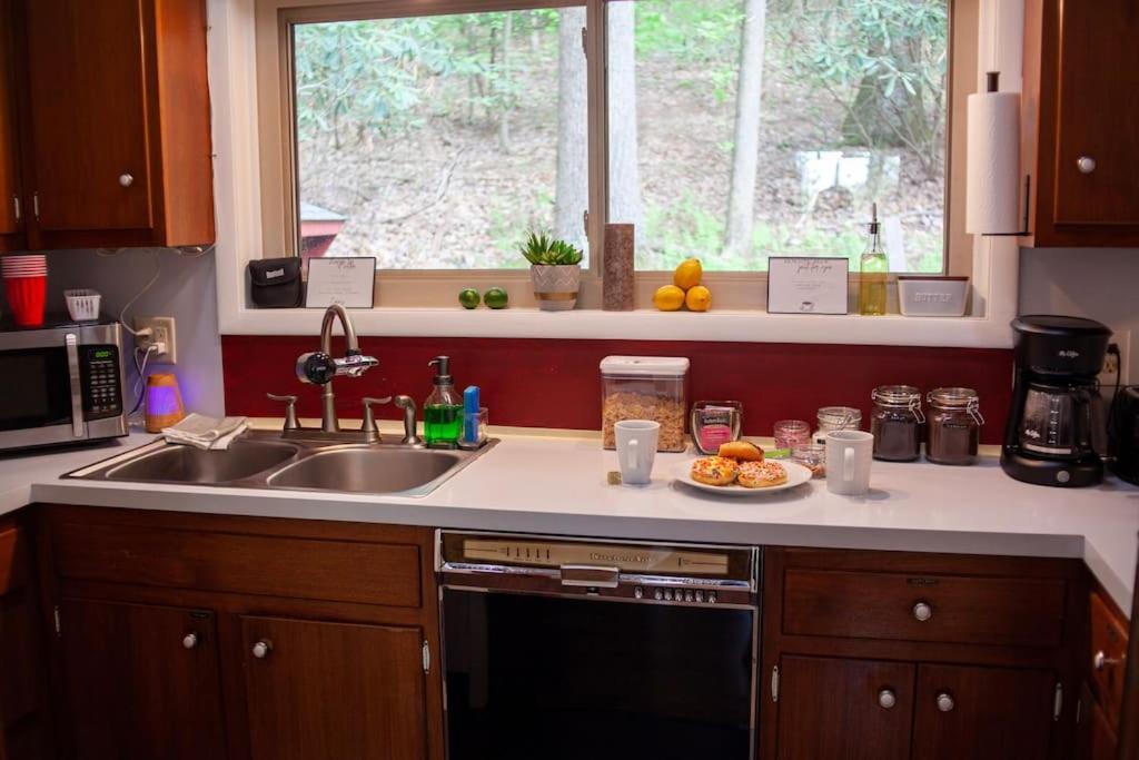 Modern Cabin With Hot Tub Grill Lake Beach Wineries Hiking Fishing And Hershey Park Family And Pet Friendly Superhosts On Ab&B Mount Gretna Eksteriør billede