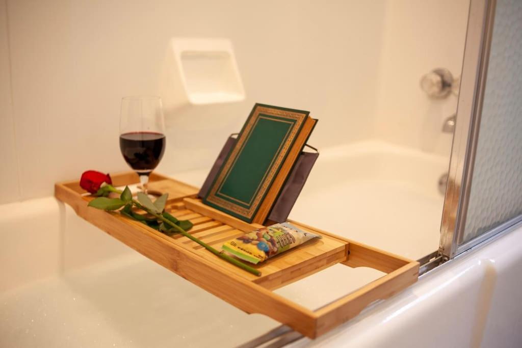 Modern Cabin With Hot Tub Grill Lake Beach Wineries Hiking Fishing And Hershey Park Family And Pet Friendly Superhosts On Ab&B Mount Gretna Eksteriør billede