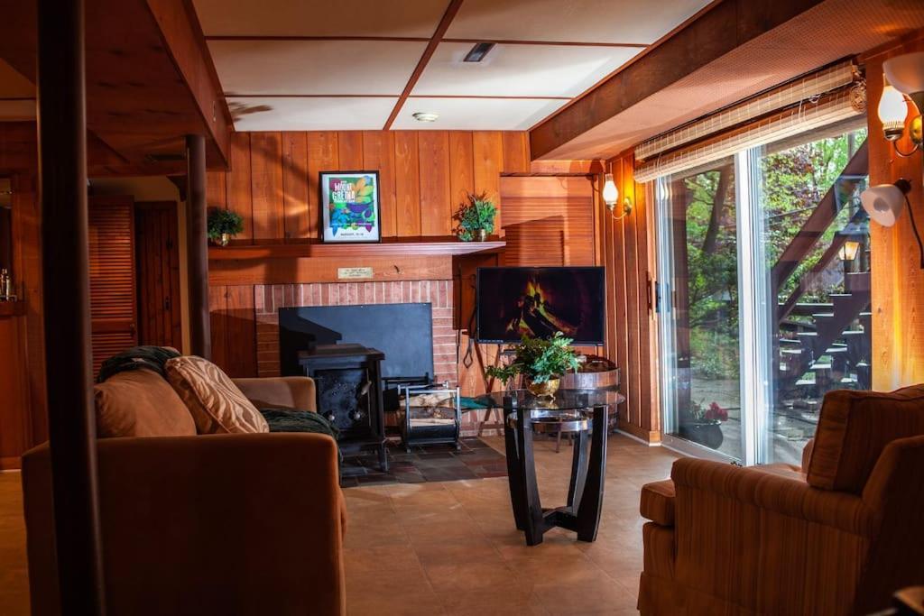Modern Cabin With Hot Tub Grill Lake Beach Wineries Hiking Fishing And Hershey Park Family And Pet Friendly Superhosts On Ab&B Mount Gretna Eksteriør billede