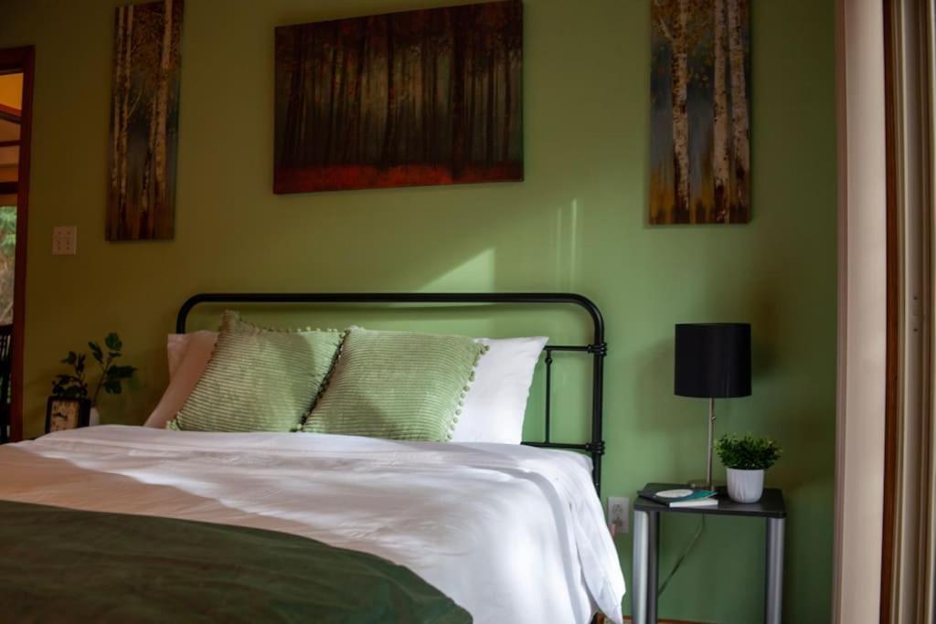Modern Cabin With Hot Tub Grill Lake Beach Wineries Hiking Fishing And Hershey Park Family And Pet Friendly Superhosts On Ab&B Mount Gretna Eksteriør billede