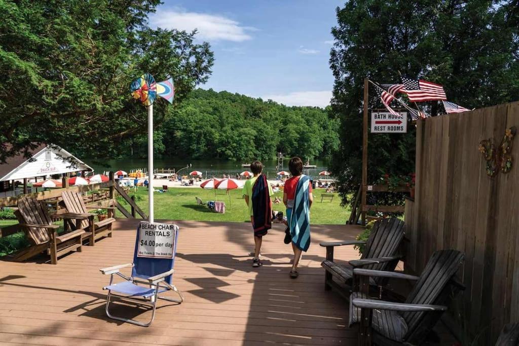Modern Cabin With Hot Tub Grill Lake Beach Wineries Hiking Fishing And Hershey Park Family And Pet Friendly Superhosts On Ab&B Mount Gretna Eksteriør billede
